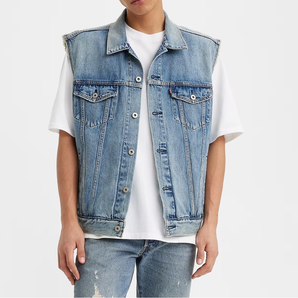 Levi’s men’s premium denim trucker vest size XL